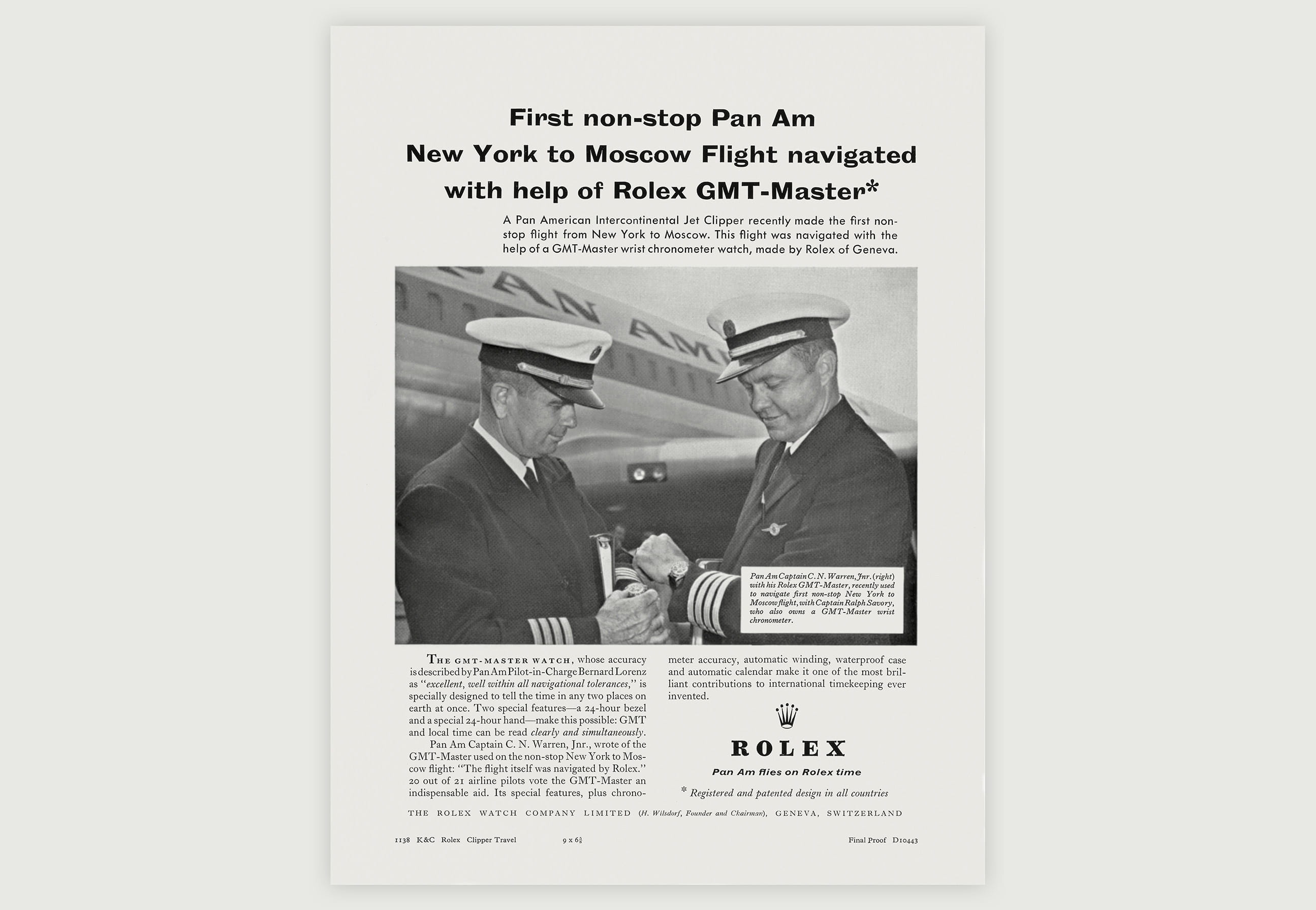1955年に発表されたGMTマスターは、20世紀後半に大陸間旅行の急速な広まりを目の当たりにした。当時最も<wbr>有名なアメリカの航空会社、パン・アメリカン航空の公式時計として採用された。真の“ツールウォッチ”として<wbr>開発されたGMTマスターは、絶えず進化し、技術性能を高めていった。1982年、ロレックスは時針を他の針とは<wbr>独立して操作できる新たなムーブメントを採用。この進化を明確にするために、最適化されたムーブメントを搭載した<wbr>モデルはGMTマスター Ⅱと名付けられた。